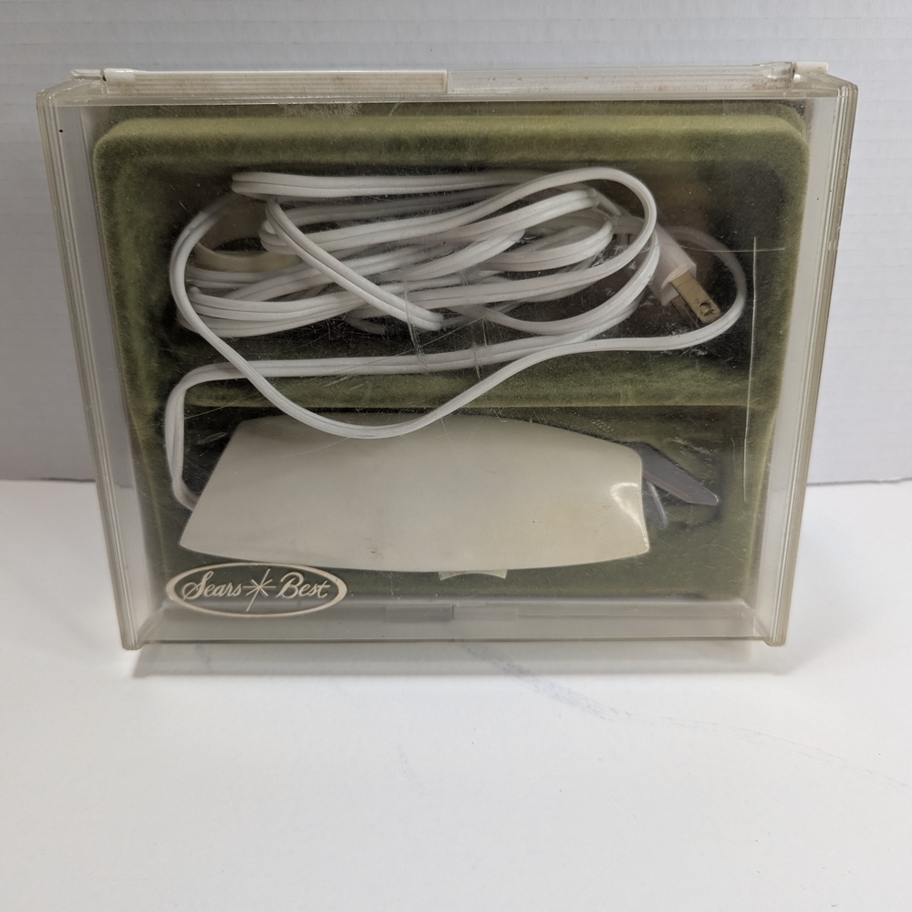 Vintage Sears 2 Speed Lighted Electric Scissors in Case, USA in 1960's, Tested